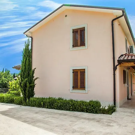 In Villa, Near Piran Apartman *