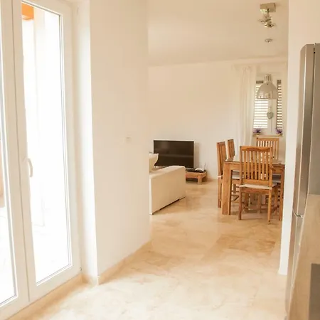 In Villa, Near Piran Apartman