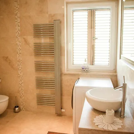 In Villa, Near Piran Apartman Strunjan