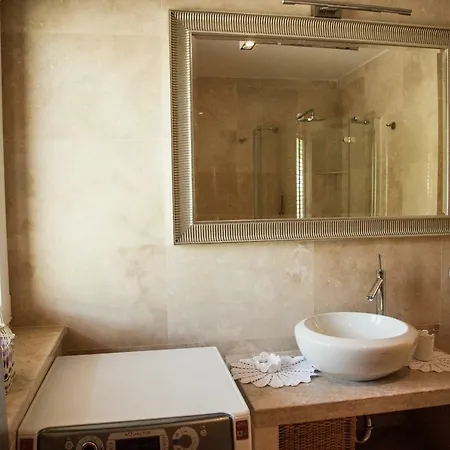 In Villa, Near Piran 斯楚雅