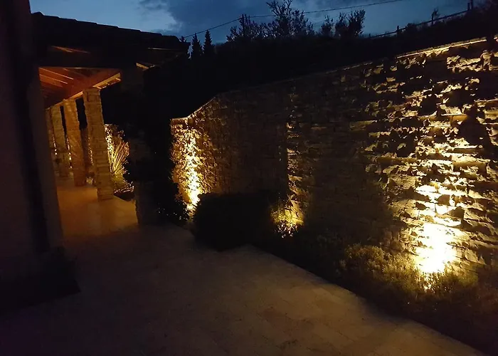 In Villa, Near Piran * ストゥルニャン