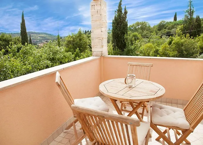 In Villa, Near Piran ストゥルニャン