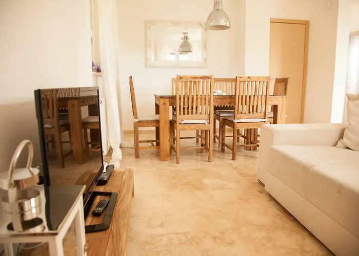 In Villa, Near Piran * ストゥルニャン