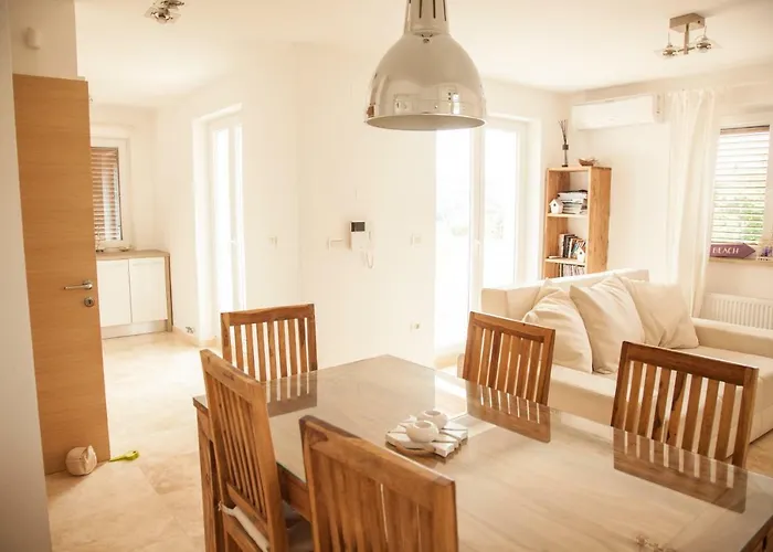 In Villa, Near Piran * ストゥルニャン